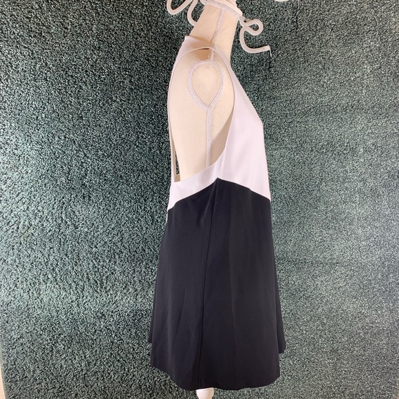 Alice + Olivia Black & White V Neck Mini Dress - Picture 4 of 9